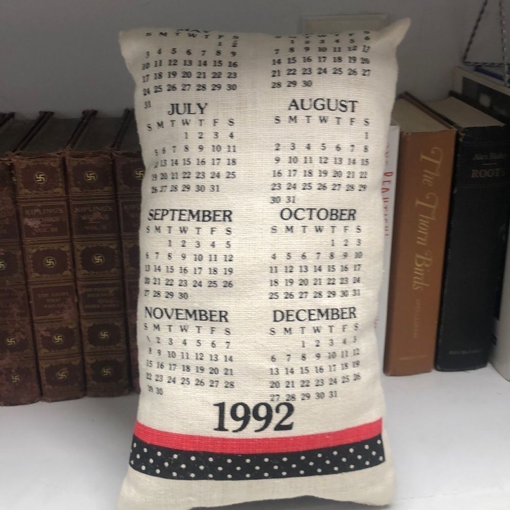 1992 Burlap Cat Pillow Calendar (101) - Picture 2 of 5